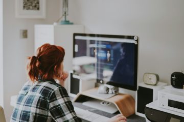 26% de matrículas em IA são de mulheres brasileiras, segundo Coursera